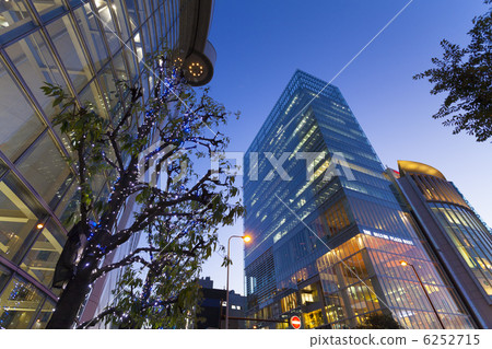 西梅田的建築物 6252715