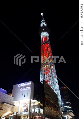 東京天空樹的聖誕燈點亮·蠟燭樹和天空樹鎮 東京天空樹的聖誕燈點亮·蠟燭樹和天空樹鎮 6252863