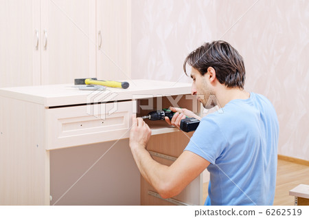 repairer in assembly of furniture 6262519