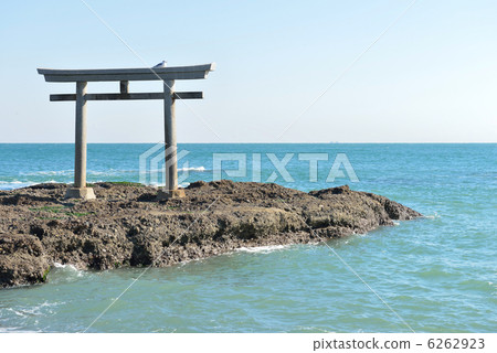 Torii torii 6262923