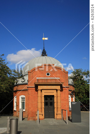 Front view of Altazimuth Pavilion 6263014