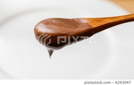 Spoon and chocolate 6263047
