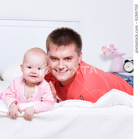 young father with smiling baby lying 6266708
