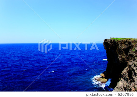 Cliff by the seaside 6267995