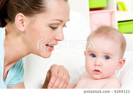 happy mother with cute newborn baby 6269122