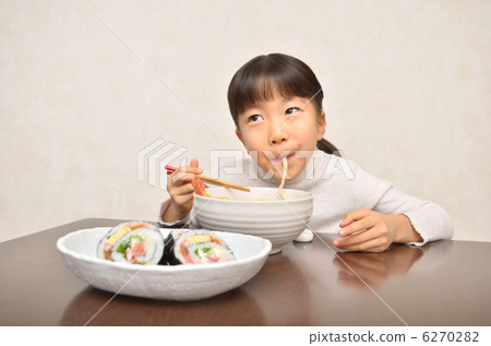 Girl who eats tempura udon 6270282