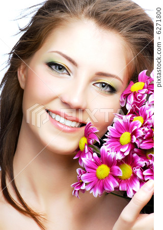 Woman portrait with flowers Woman portrait with flowers 6271800