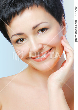 Beautiful mature woman 6272839