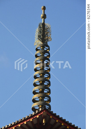 "Shitenna" of Shitennoji and five-storied pagoda (Shitennoji Temple in Tennoji Ward, Osaka city) 6276344