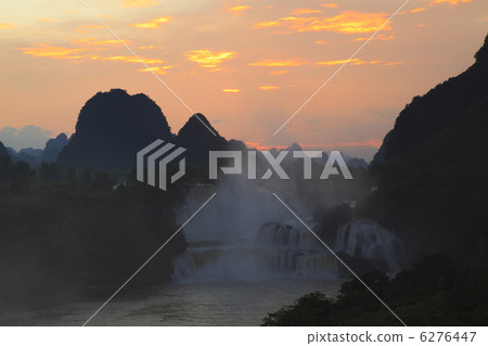 Tokuin Fall Falls stained in the sunset 6276447