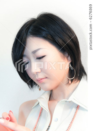 一個乾淨的女士（盯著，瘋狂，工作，行動，手機） 6276869