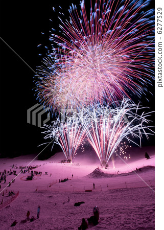 煙花匯演在滑雪勝地 6277529