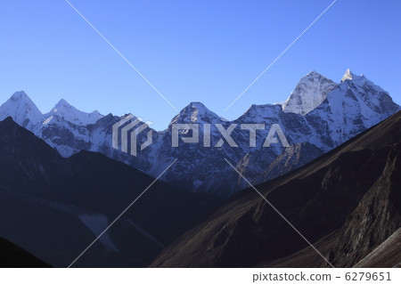 From Tukra in the direction of Tamselk 6279651