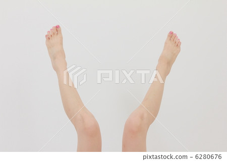 Young women's legs Young women's legs 6280676
