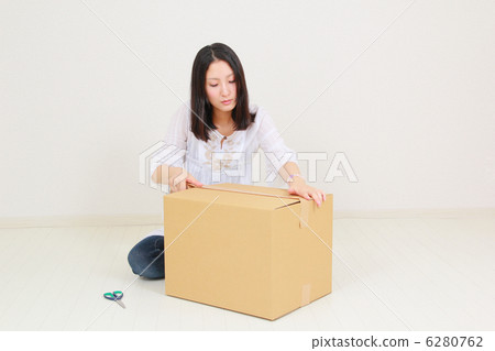 Female home moving house preparation Female home moving house preparation 6280762