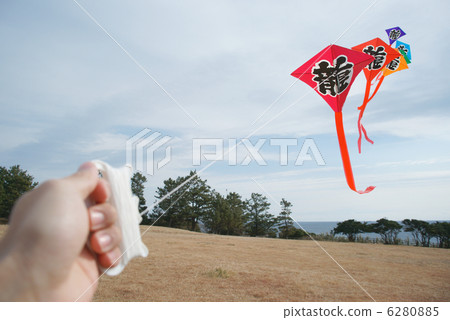 Kite flying 6280885