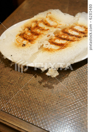 Pan-fried gyoza 6281480