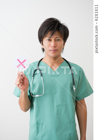 Doctor wearing surgical gown 6281811