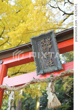 Iwato deciduous shrine Iwato deciduous shrine 6282451