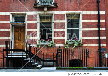 London Condominium 6285618