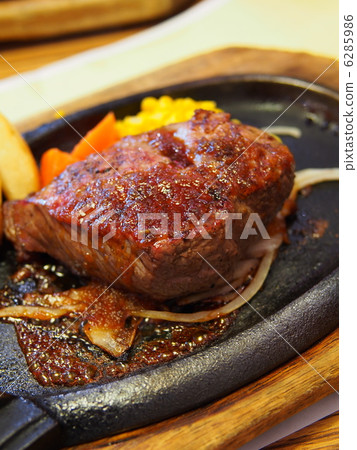sirloin steak  6285986