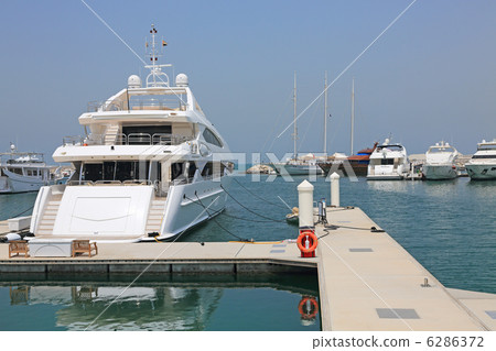 Luxury marina in Dubai Luxury marina in Dubai 6286372
