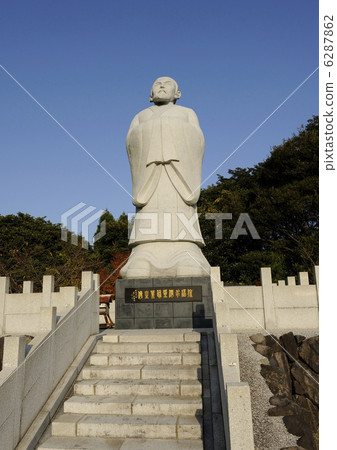 徐福石雕像在日本 6287862