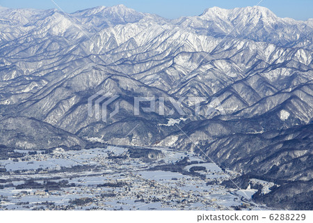 Hakuba village in winter 6288229