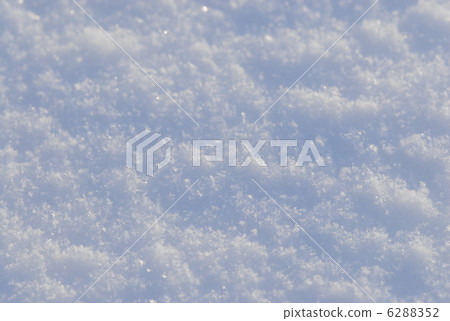長野縣霧峰高原，朝陽下的白雪 6288352