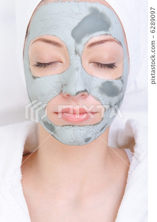 cosmetic mask of clay 6289097