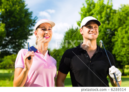 Young sportive couple playing golf on a course 6289314