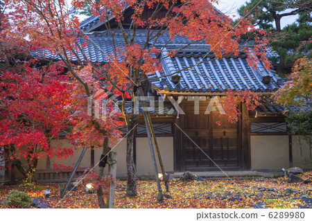 Fall of Eikenji Temple in the Omi area 6289980