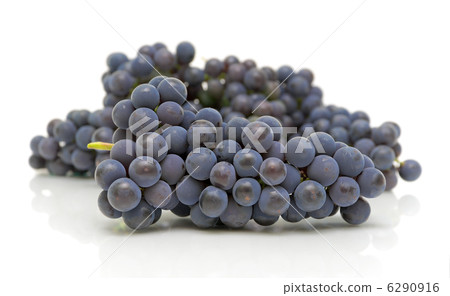 ripe grapes on a white background 6290916