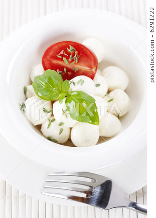 italian tomato mozzarella close up italian tomato mozzarella close up 6291222