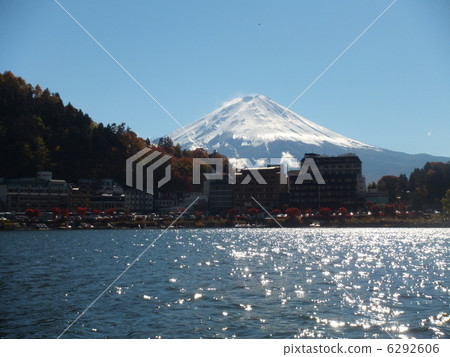 Fuji from the lake 6292606