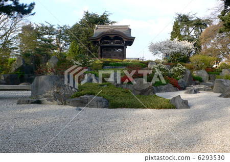 The Japanese garden in the queue · garden in London 6293530
