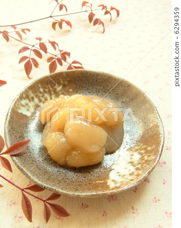 Decoy of white flower beans and leaves of southern sky that reddish color 6294359
