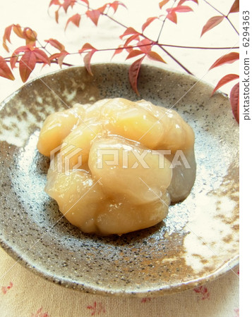 Decoy of white flower beans and leaves of southern sky that reddish color 6294363