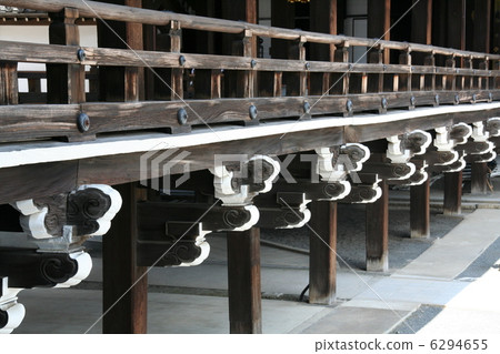 穿過寺廟 穿過寺廟 6294655