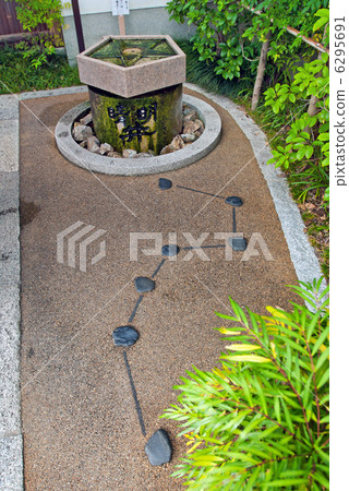 Harumi Shrine Haruaki Seven in the well Harumi Shrine Haruaki Seven in the well 6295691