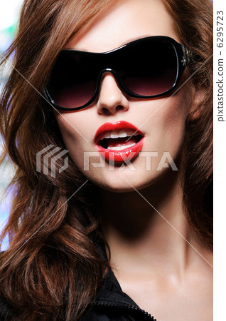 Portrait of a beautiful sensuality fashion  woman 6295723