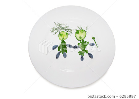 Child silhoutte from cucumber at plate 4154 6295997