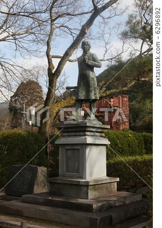 琵琶湖疏水Tanabe Shukuro青銅雕像 琵琶湖疏水Tanabe Shukuro青銅雕像 6296892