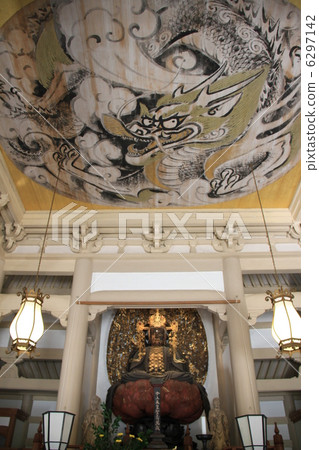 Ceiling painting of Engakuji Buddhist temple in Kamakura "White Dragon Figure" 6297142
