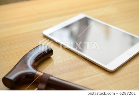 魔杖和平板電腦 6297201