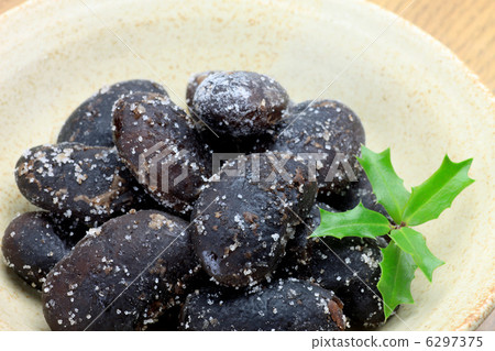 Ottoman beans and green tea 6297375
