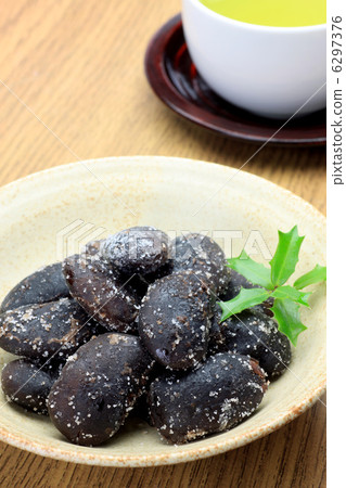 Ottoman beans and green tea 6297376