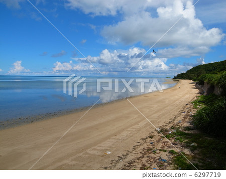 Okinawa's beach low tide Okinawa's beach low tide 6297719