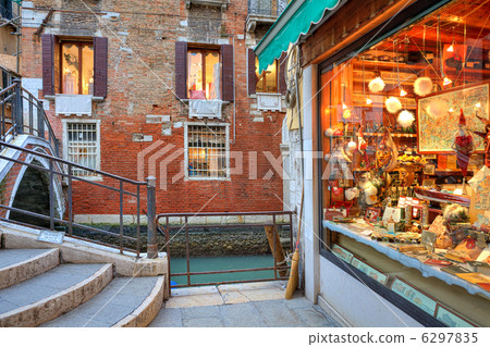 Illuminated shop window in Venice, Italy. Illuminated shop window in Venice, Italy. 6297835