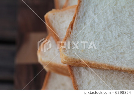 6 slices of bread 1 loaf of square bread 6298834